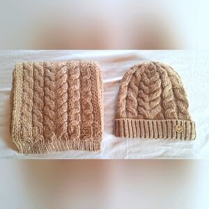 Michael Kors Beanie & Shawl